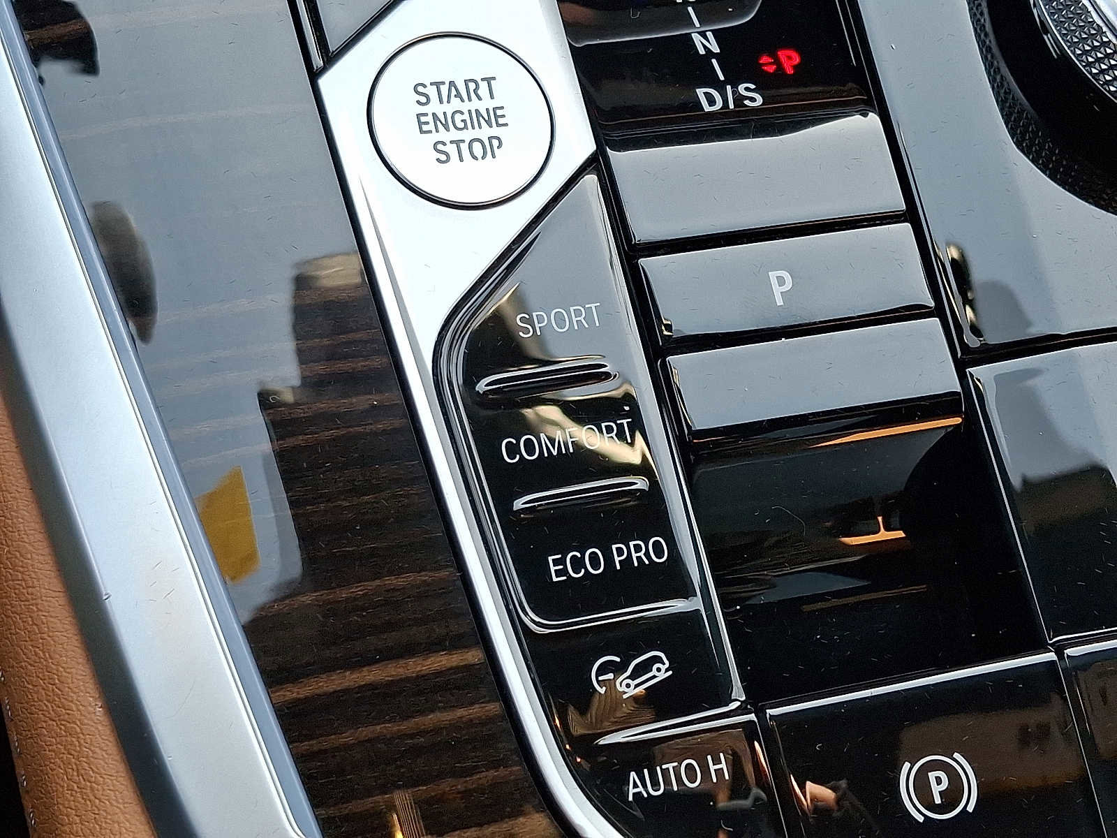 Used 2024 BMW X7 xDrive40i w/ M Sport Package image 26