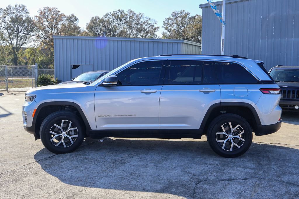 Used 2023 Jeep Grand Cherokee Limited w/ Luxury Tech Group II image 24