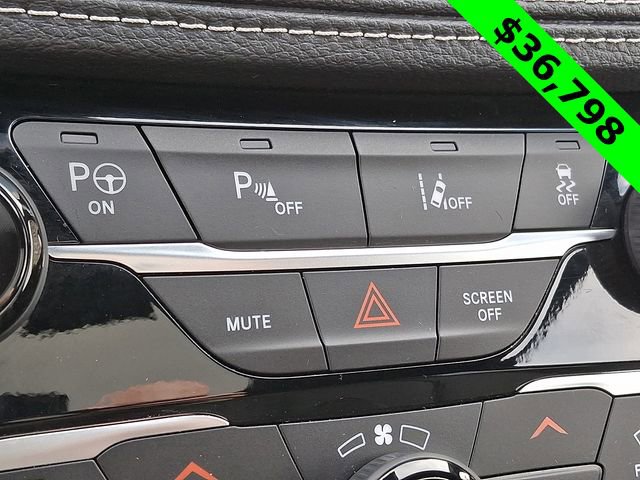 Used 2025 Chrysler Pacifica Premium image 28