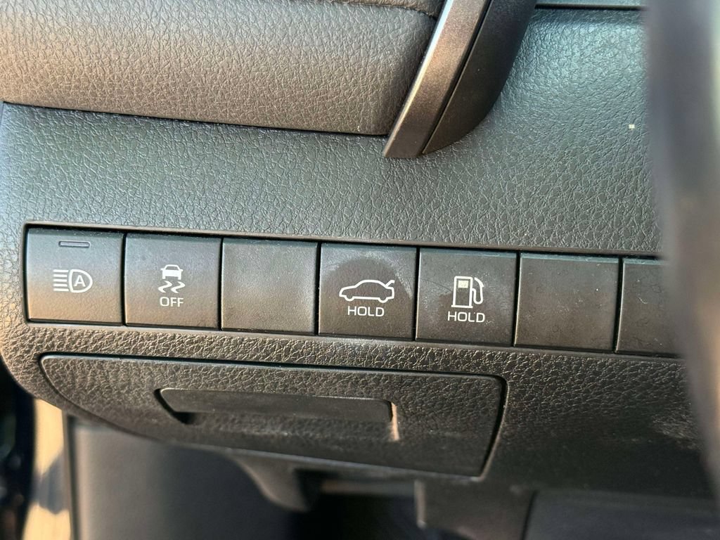 Used 2020 Toyota Camry XLE FWD image 25