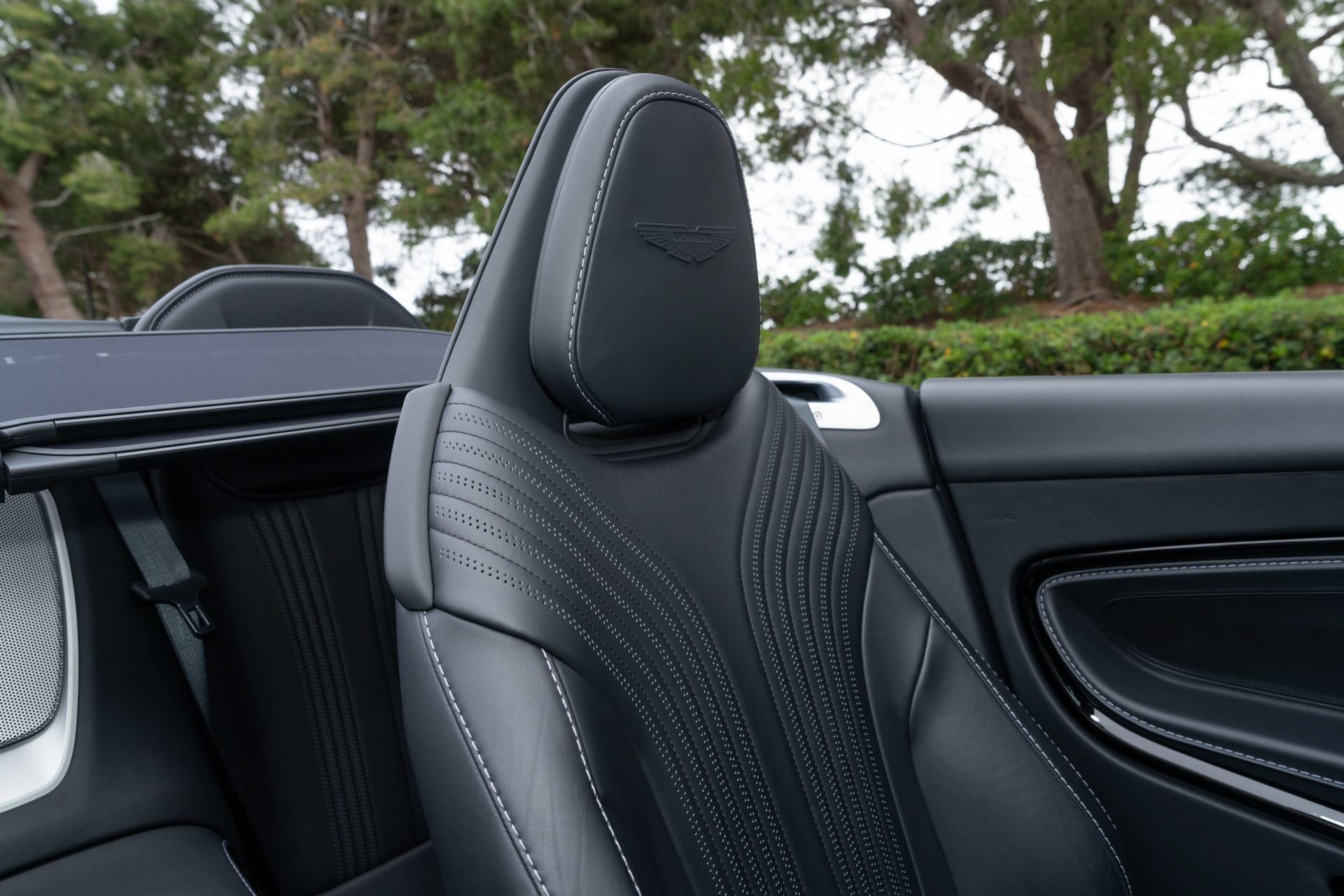 Used 2022 Aston Martin DB11 Volante RWD image 24