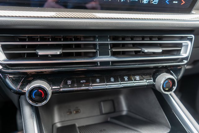 Used 2025 Chevrolet Traverse High Country image 30