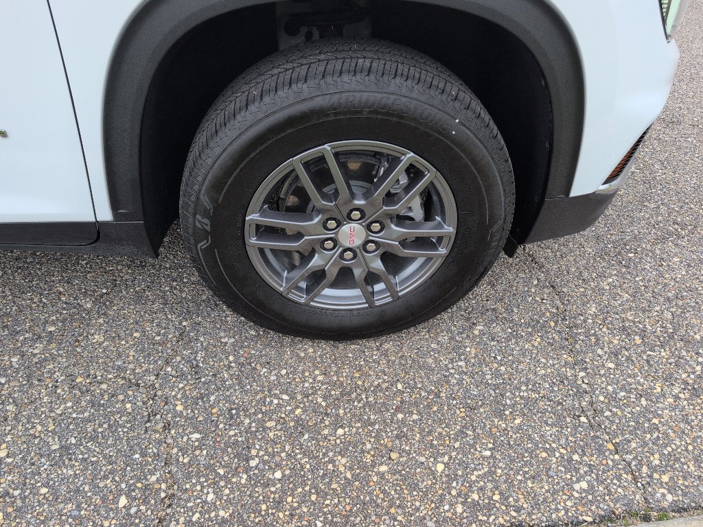 Used 2025 GMC Acadia Elevation image 7