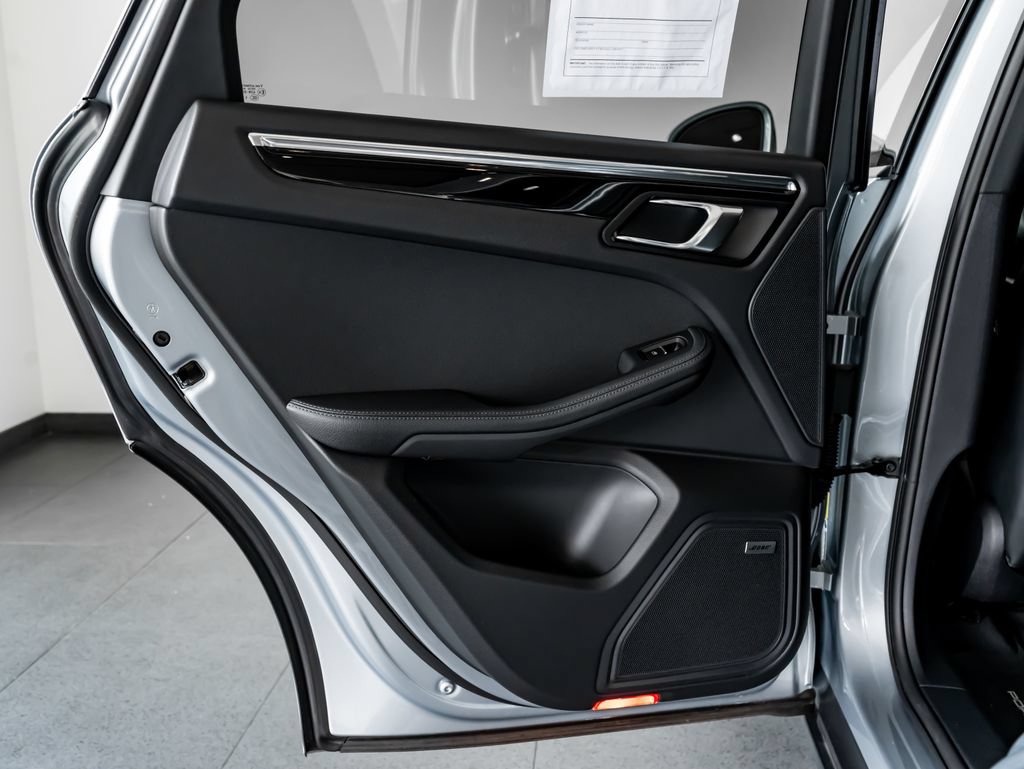 Certified 2026 Porsche Macan AWD/4WD image 22