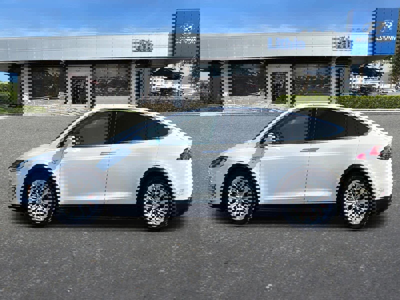 Used 2016 Tesla Model X P90D image 6