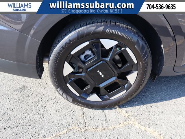 Used 2025 Kia Carnival EX FWD image 40