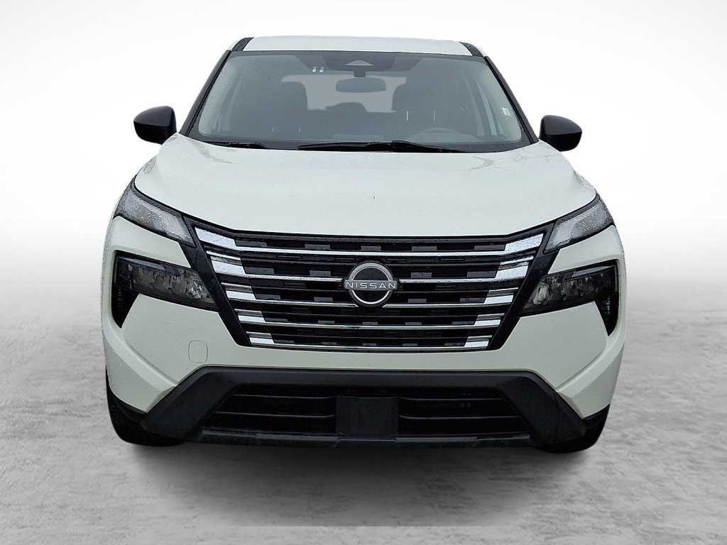 Used 2024 Nissan Rogue S image 2