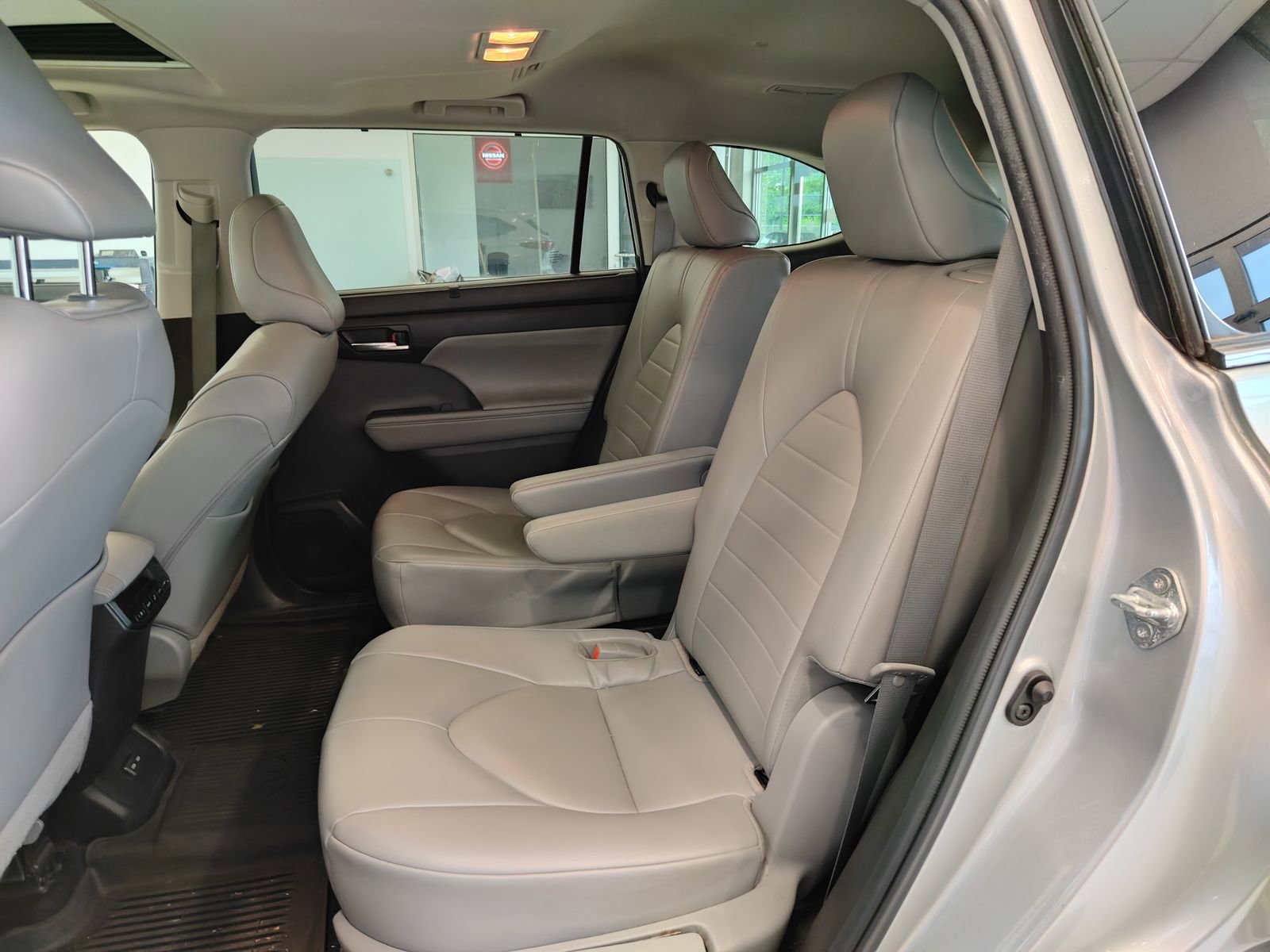 Used 2022 Toyota Highlander XLE image 13