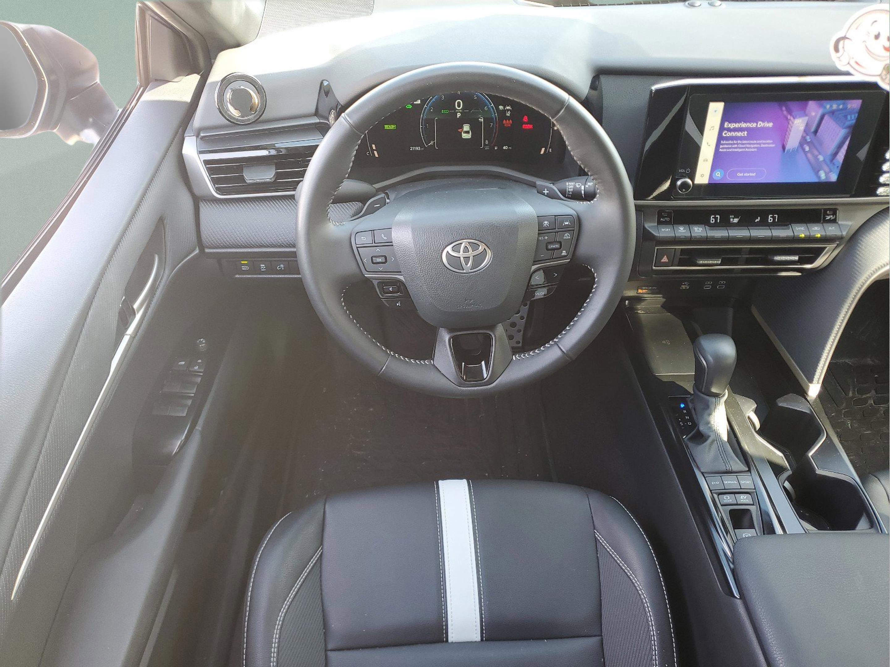 Used 2025 Toyota Camry SE image 13