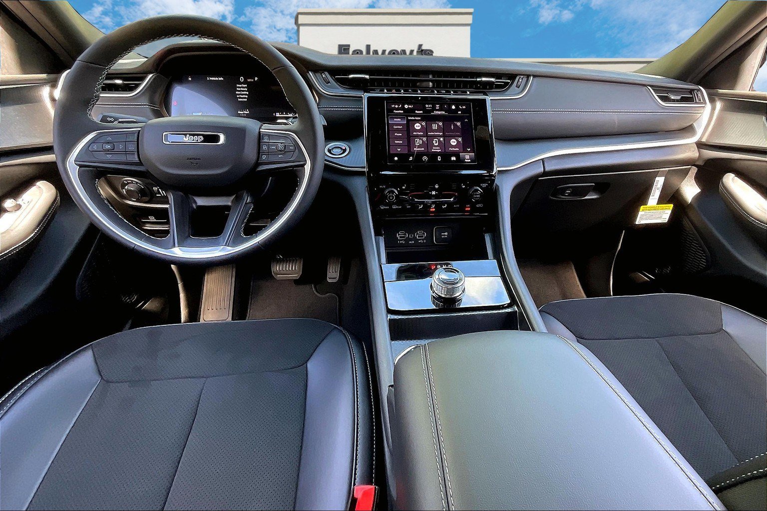 New 2025 Jeep Grand Cherokee 4WD image 5