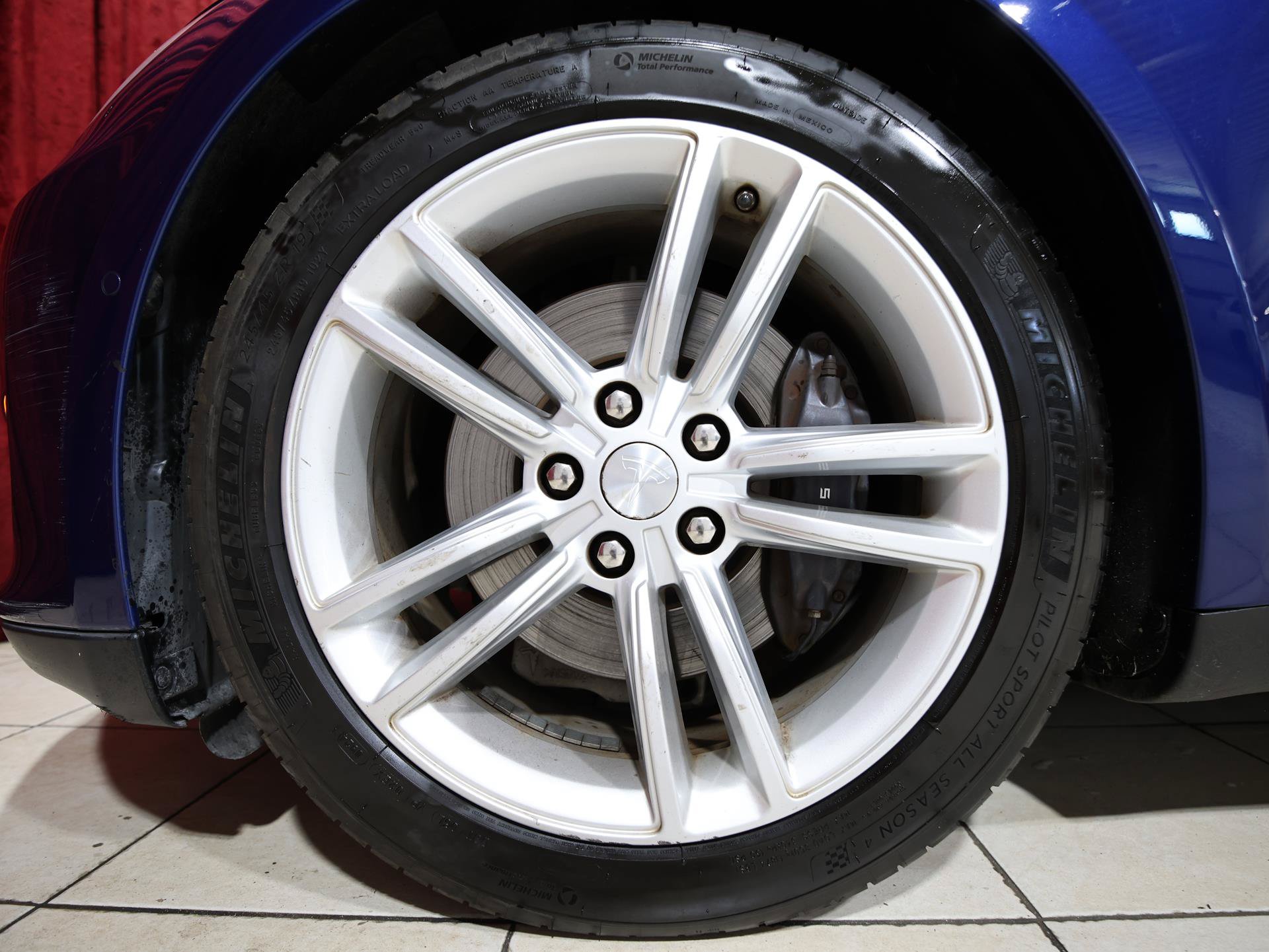 Used 2015 Tesla Model S 85 RWD image 7