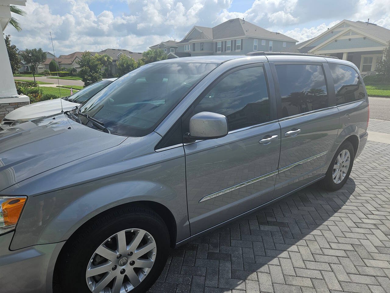 Used 2016 Chrysler Town & Country Touring FWD image 7