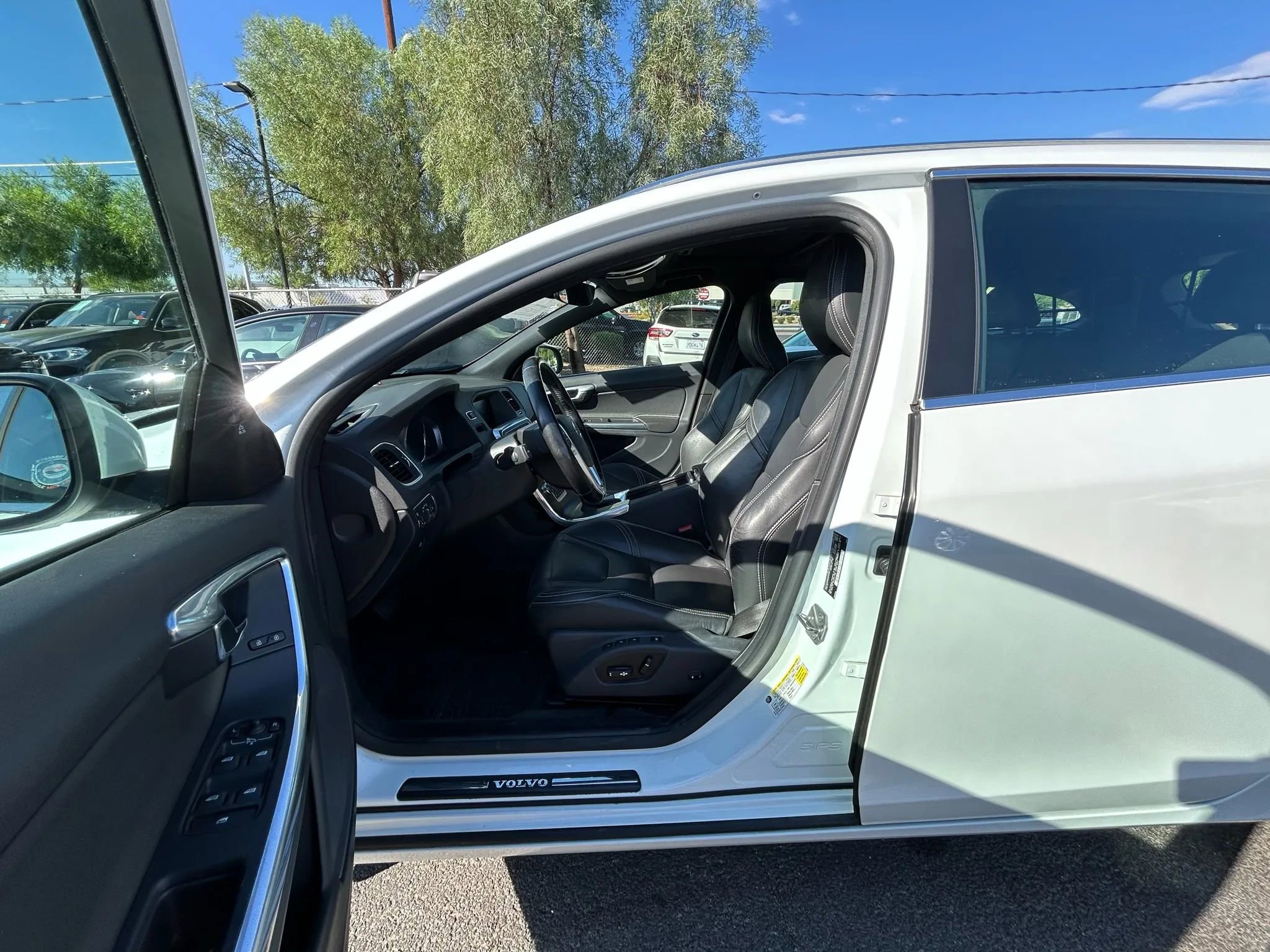 Used 2016 Volvo V60 T5 Platinum image 9