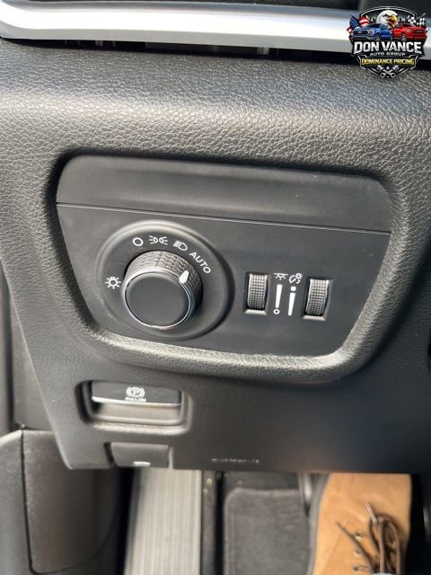 Used 2025 Jeep Grand Cherokee Laredo w/ Trailer Tow Package image 16