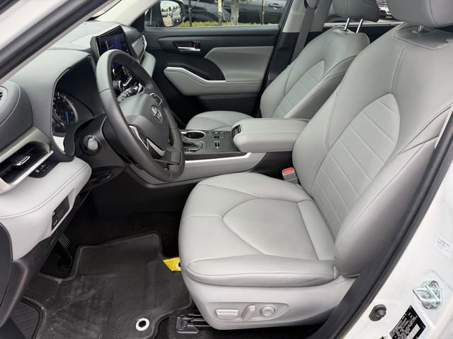 Used 2023 Toyota Highlander XLE FWD image 22