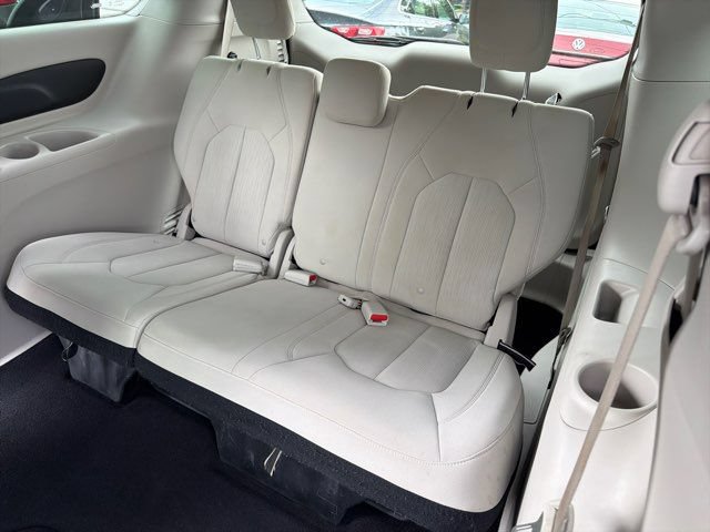 Used 2017 Chrysler Pacifica LX FWD image 37