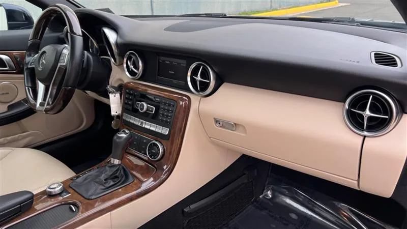 Used 2014 Mercedes-Benz SLK 250 image 37