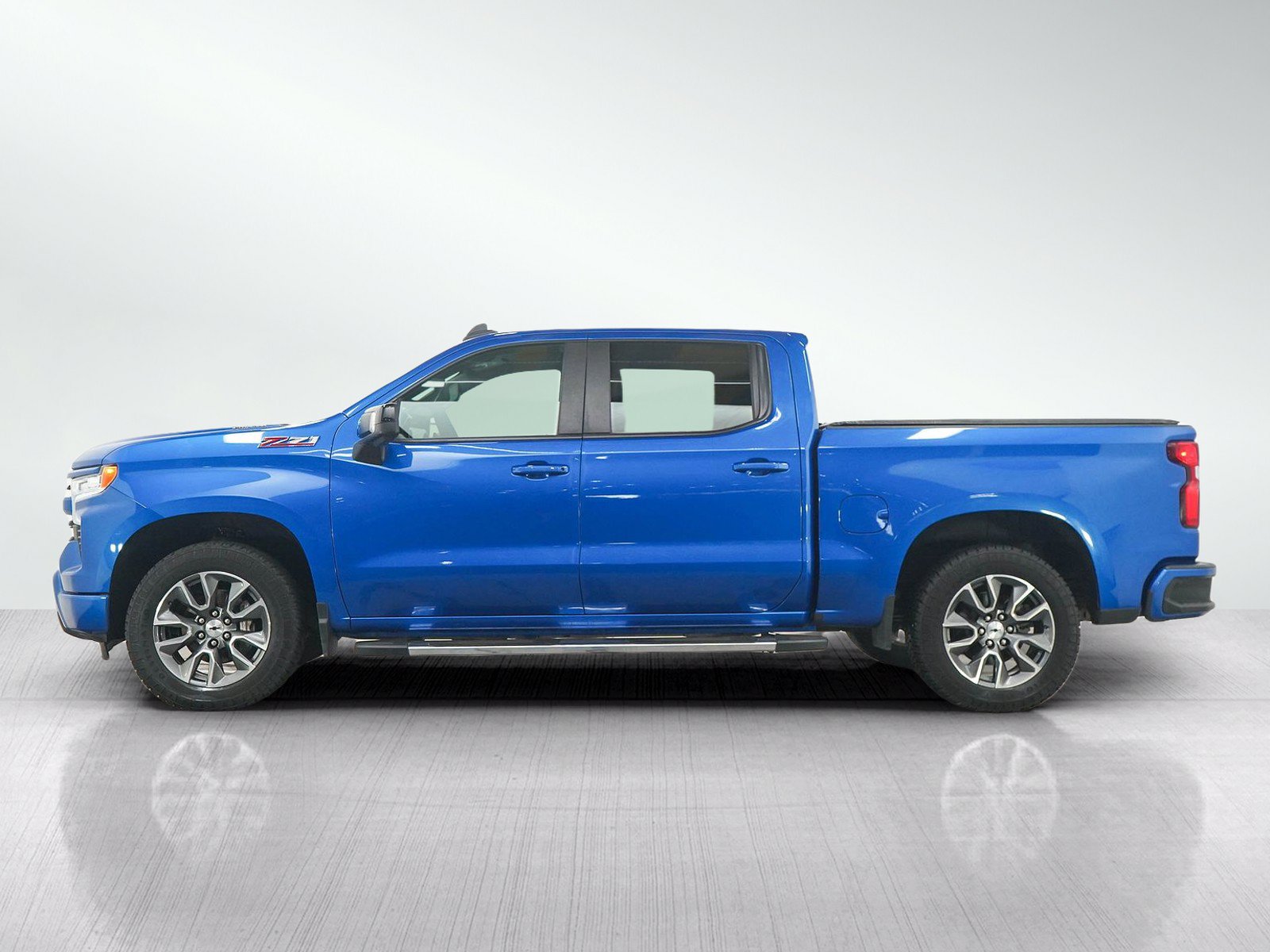 Used 2023 Chevrolet Silverado 1500 RST AWD/4WD image 2