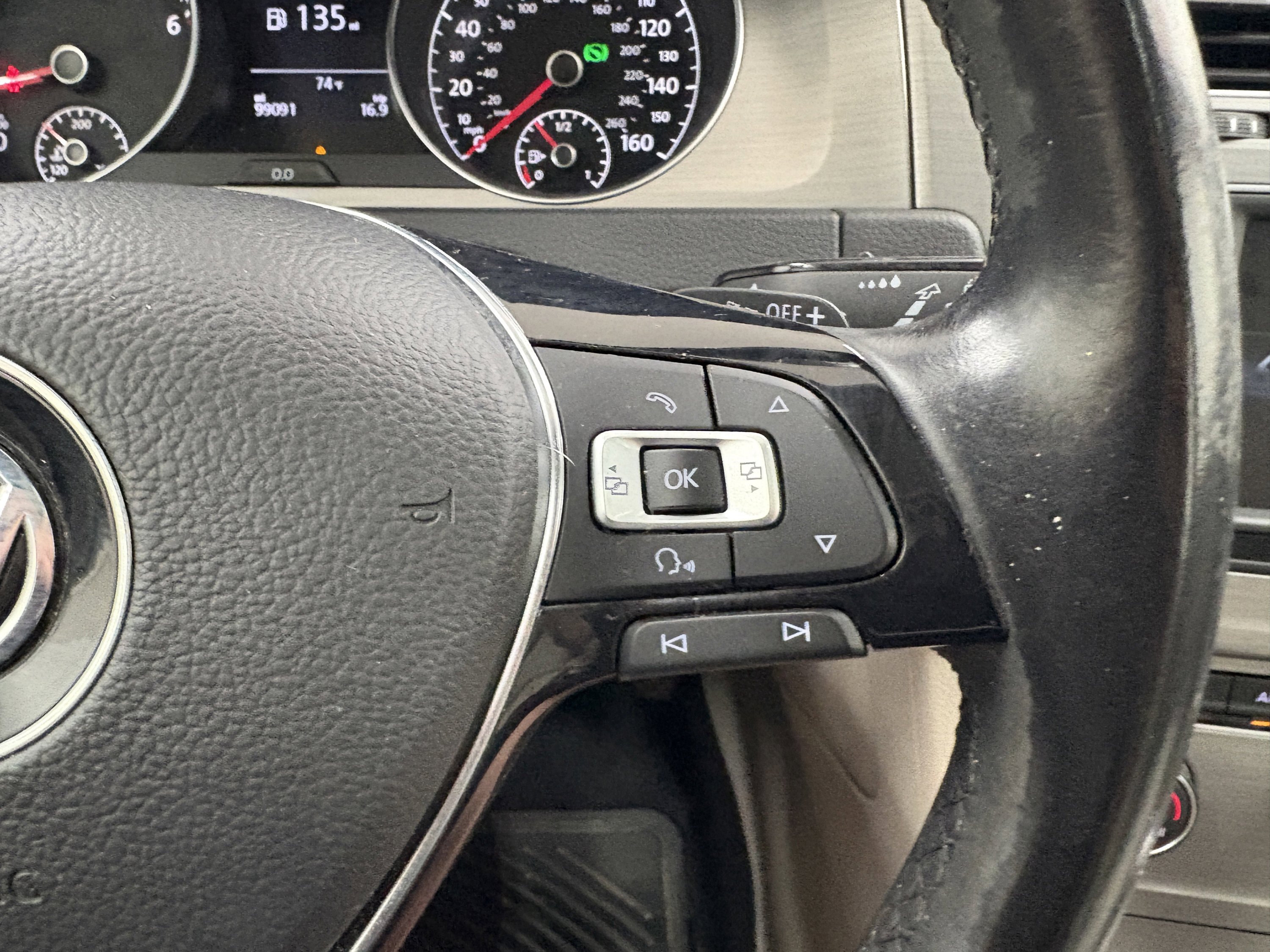 Used 2016 Volkswagen Golf SE w/ Lighting Package image 34