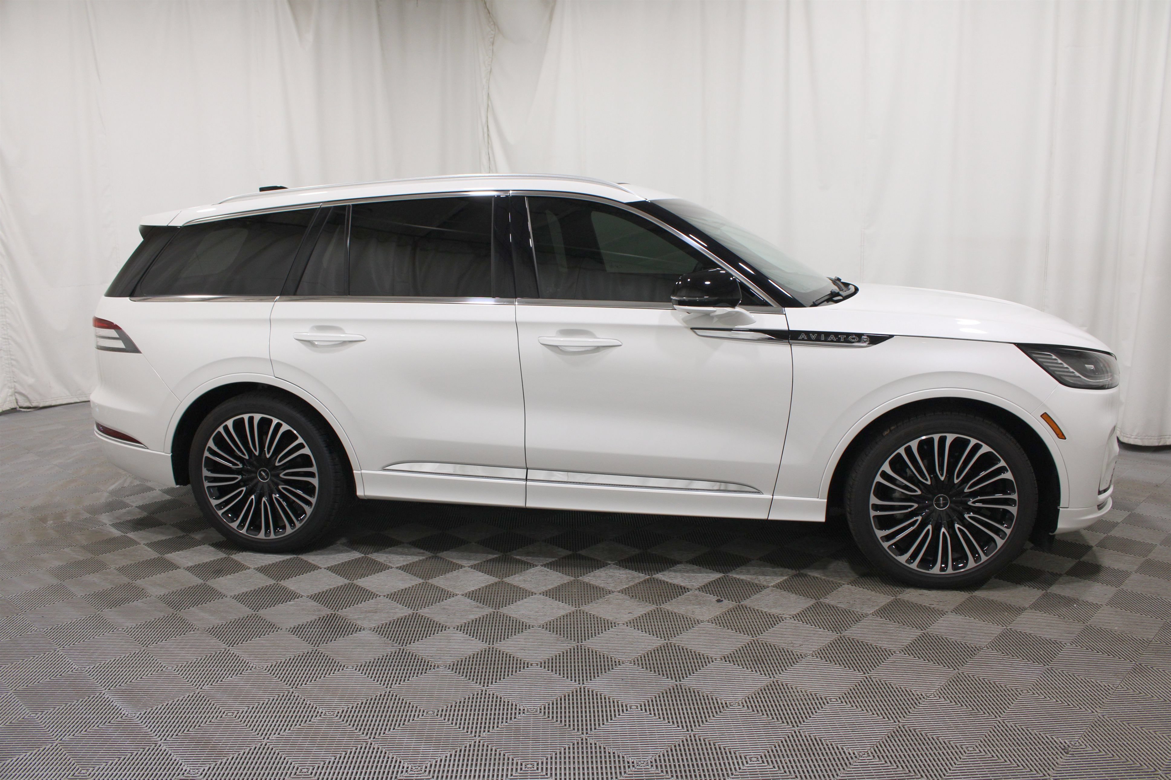 Used 2025 Lincoln Aviator Black Label AWD/4WD image 35