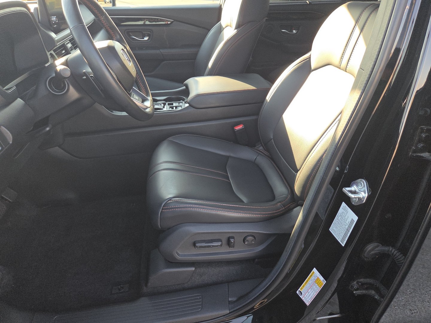Used 2023 Honda Pilot TrailSport image 25