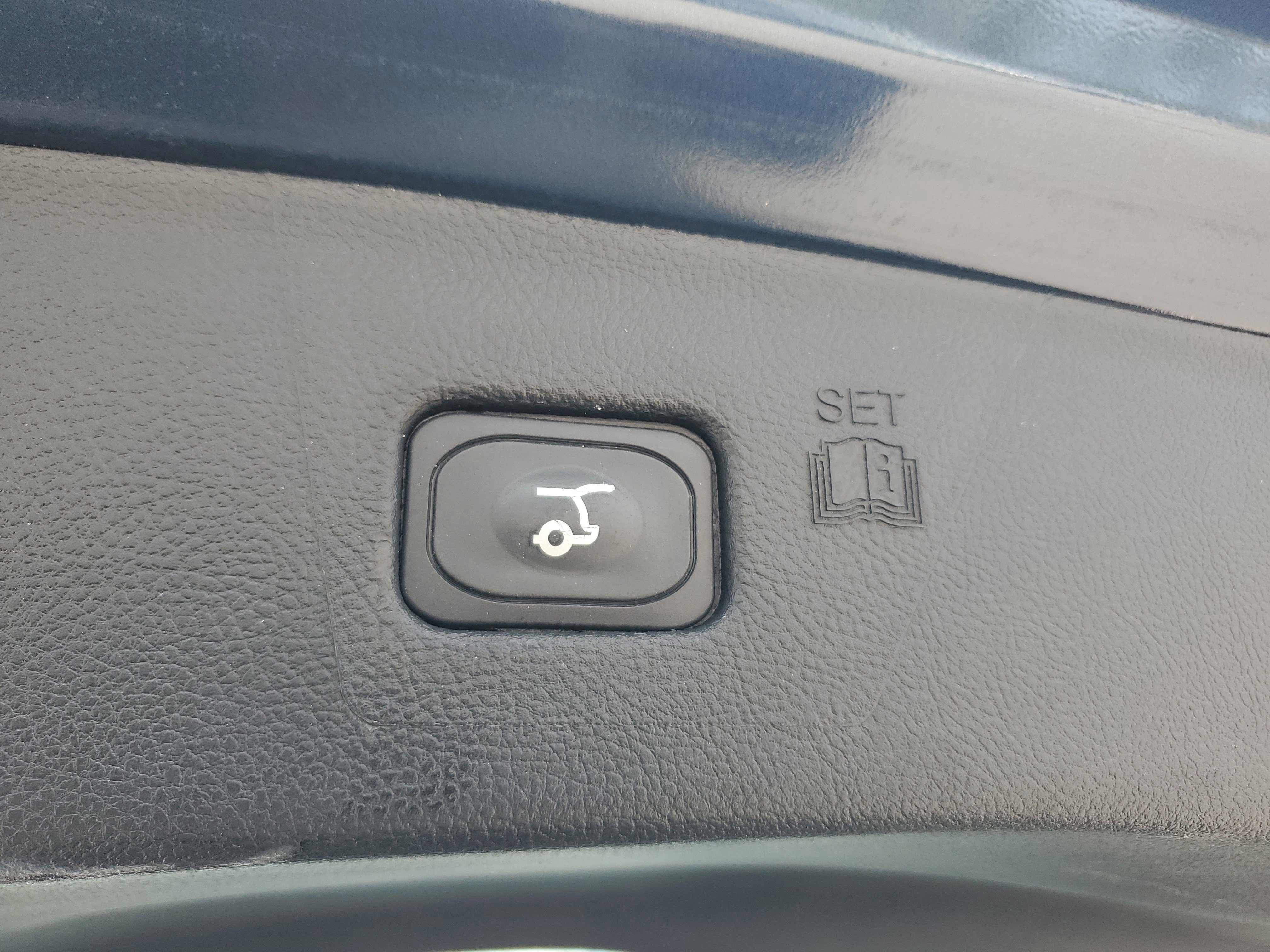 Used 2024 Ford Edge SEL w/ Convenience Package image 16