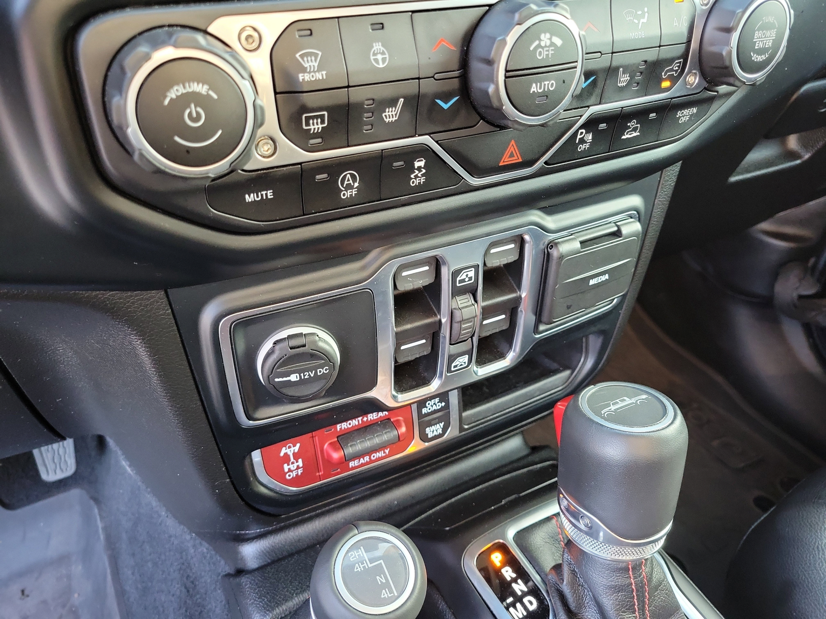 Used 2023 Jeep Gladiator Rubicon w/ LED Lighting Group AWD/4WD image 18