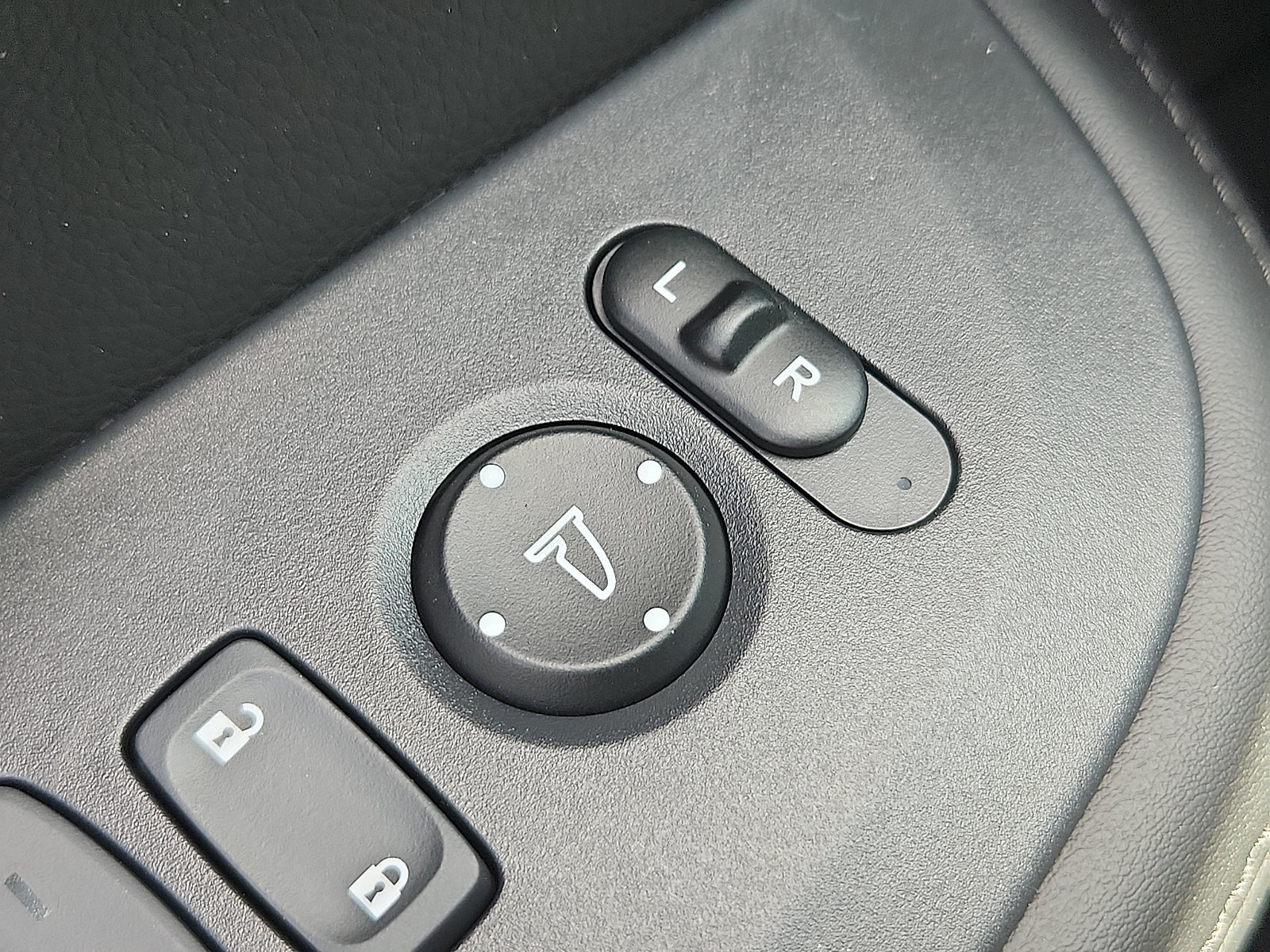 New 2027 Honda HR-V LX image 16