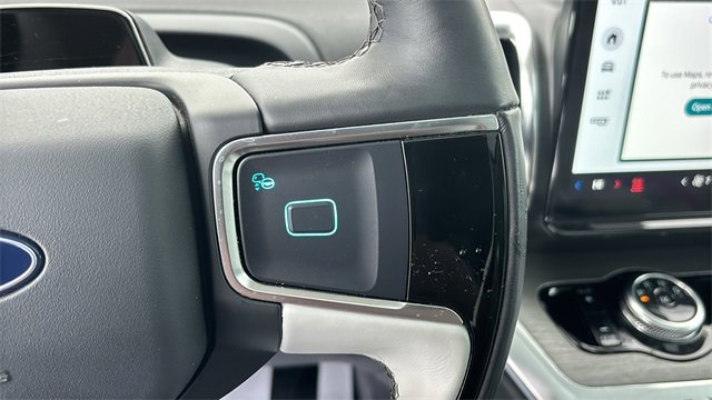 Used 2025 Ford Expedition Platinum image 17