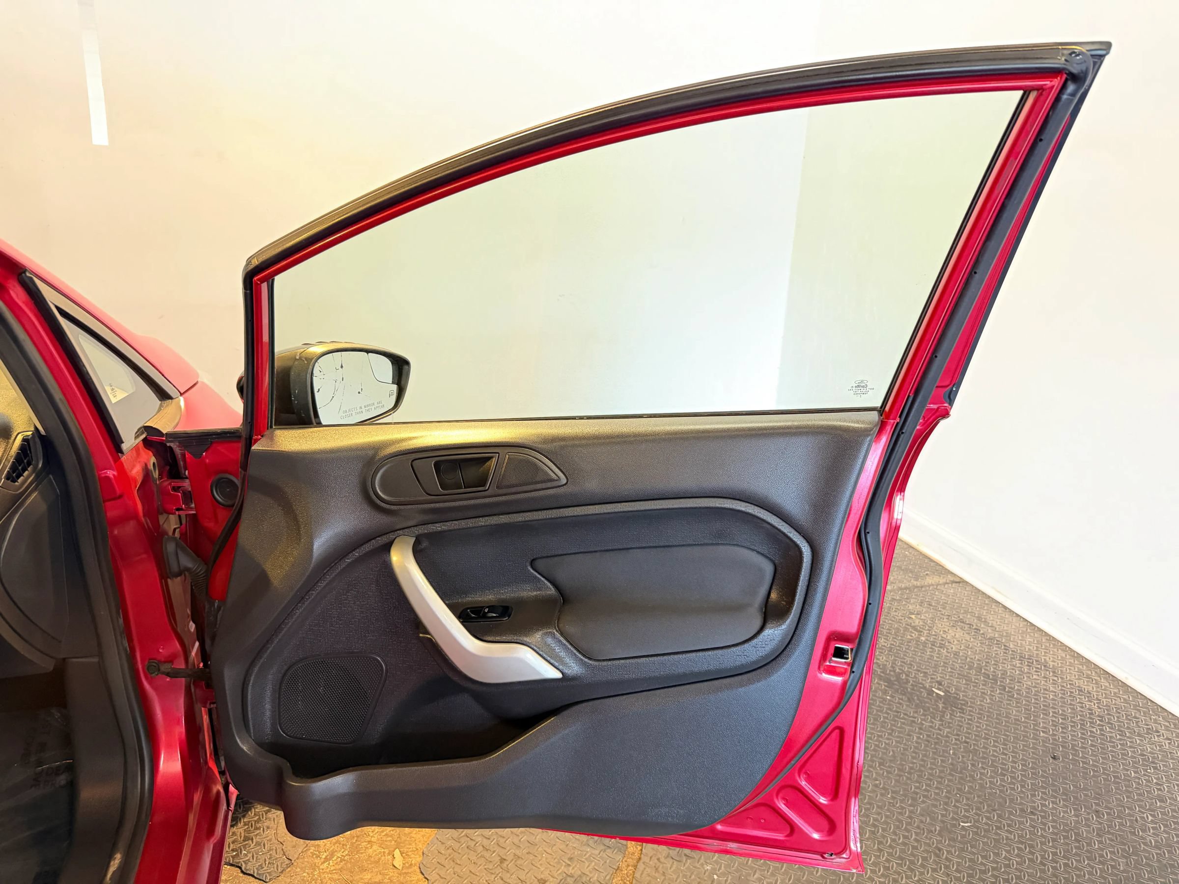 Used 2012 Ford Fiesta SE w/ Super Fuel Economy Pkg FWD image 24