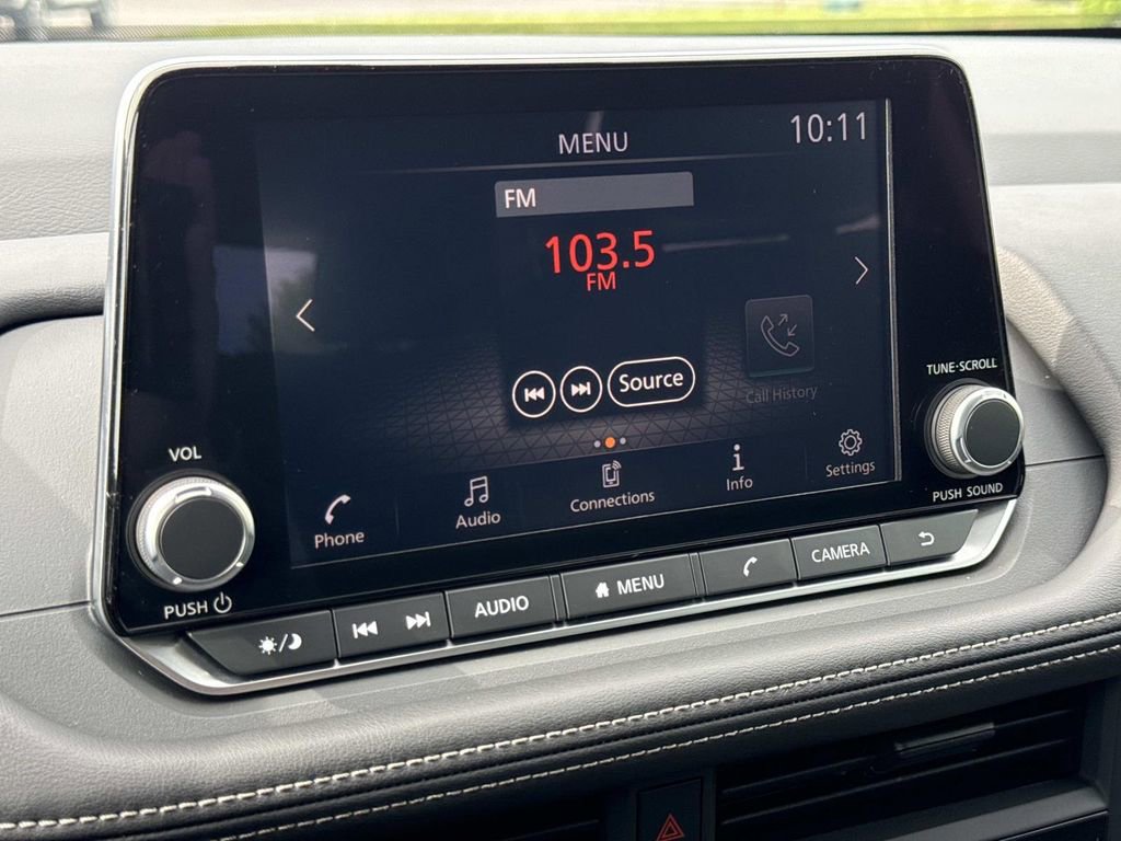 Used 2025 Nissan Rogue S AWD/4WD image 4