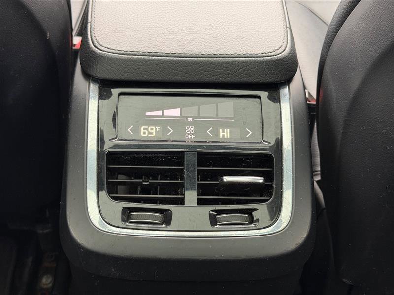 Used 2016 Volvo XC90 T6 Momentum image 27