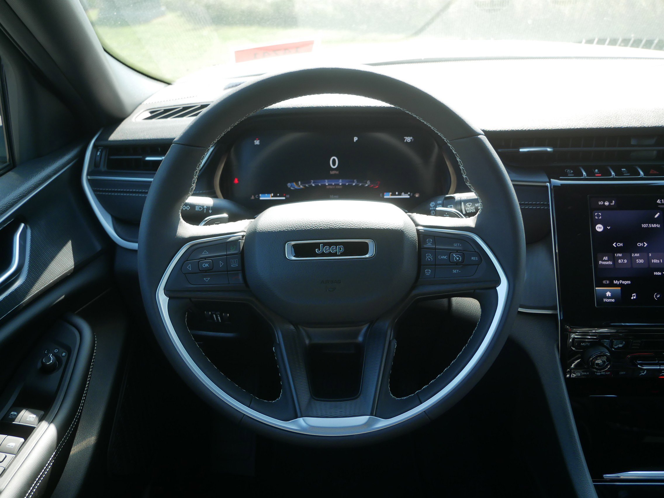 New 2025 Jeep Grand Cherokee L Altitude image 11