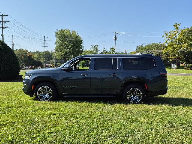 Used 2024 Jeep Wagoneer L Series II w/ Flexible Seating Group AWD/4WD image 10