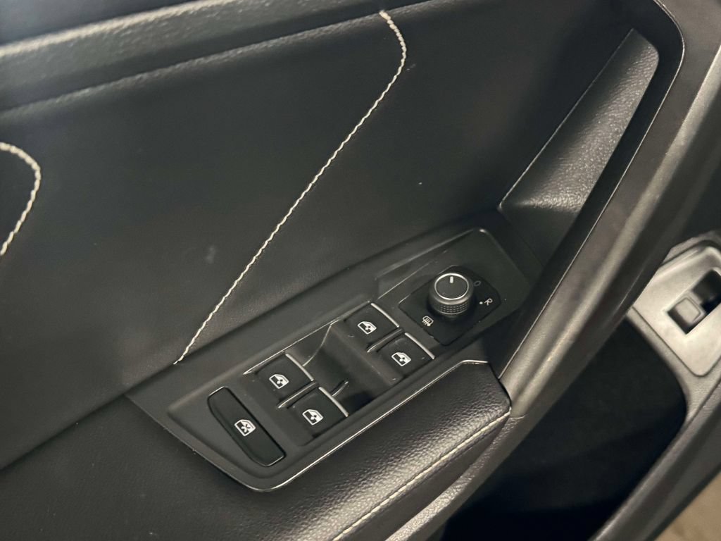 Used 2022 Volkswagen Tiguan SE AWD/4WD image 29
