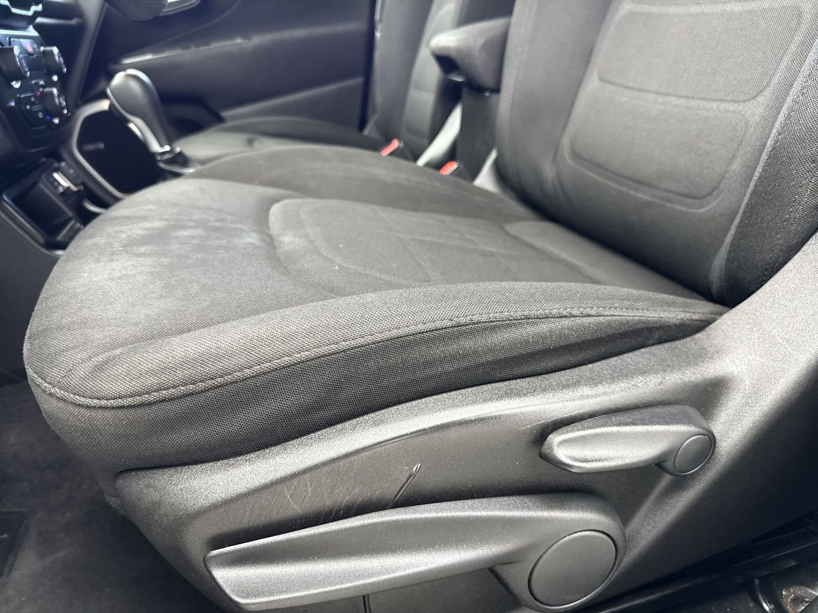 Used 2020 Jeep Renegade Latitude w/ UConnect 8.4 Nav Group image 27