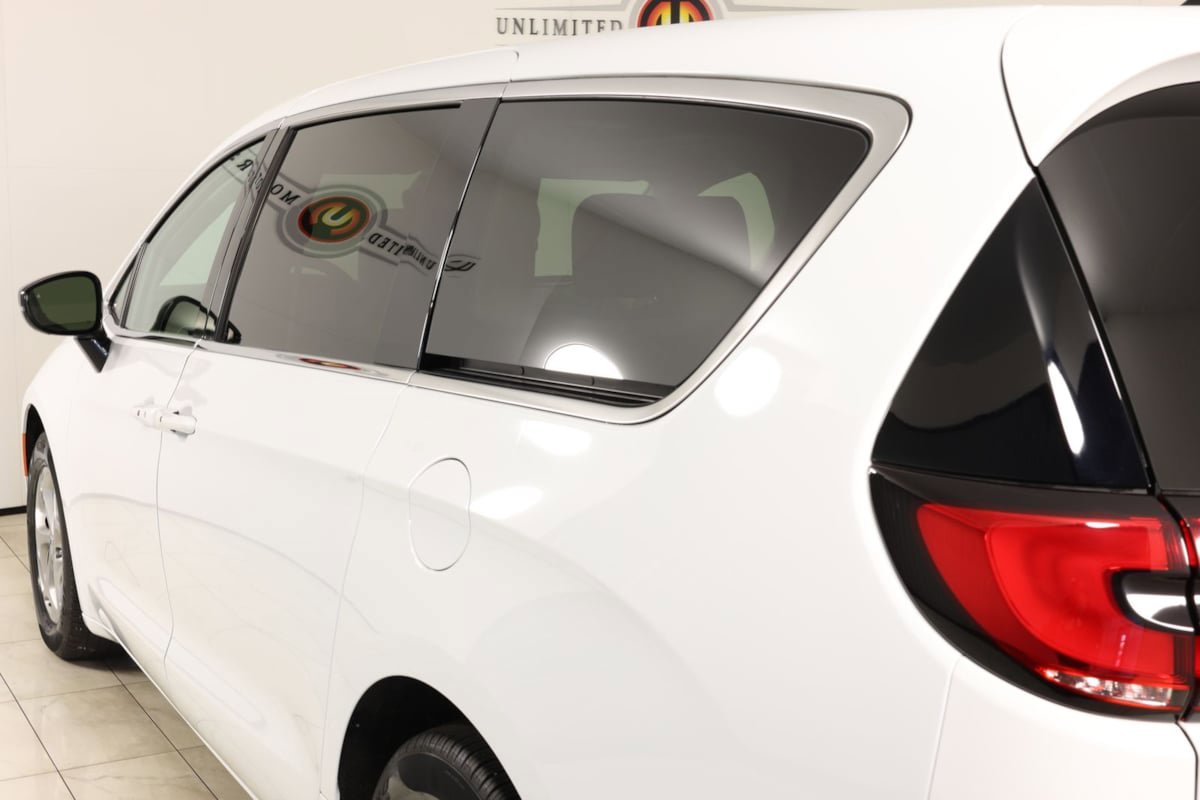 Used 2024 Chrysler Pacifica Limited FWD image 47