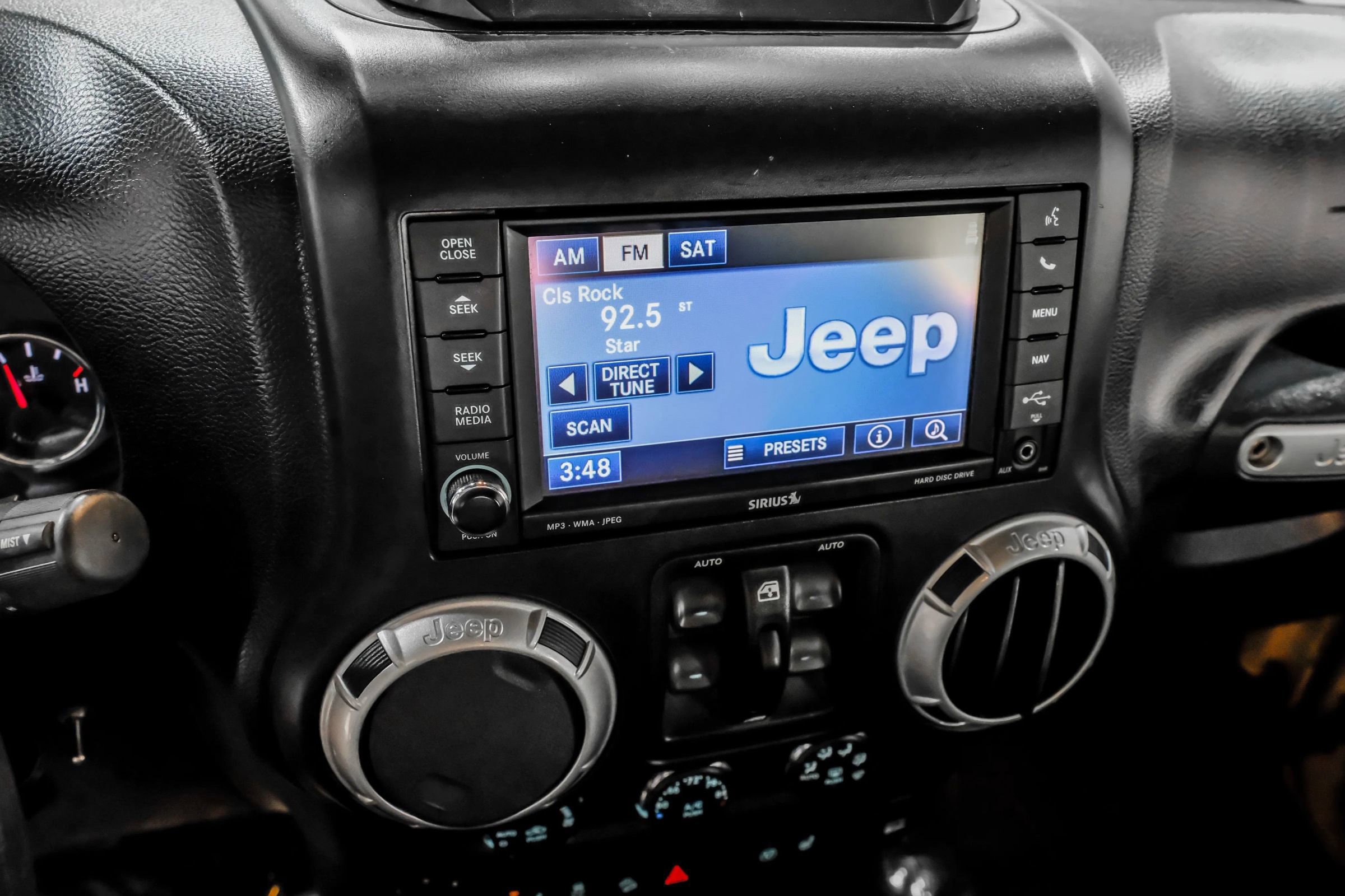 Used 2014 Jeep Wrangler Unlimited Rubicon image 29