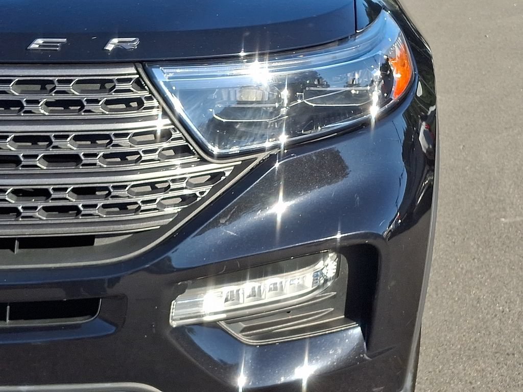 Used 2022 Ford Explorer XLT w/ Equipment Group 202A AWD/4WD image 9