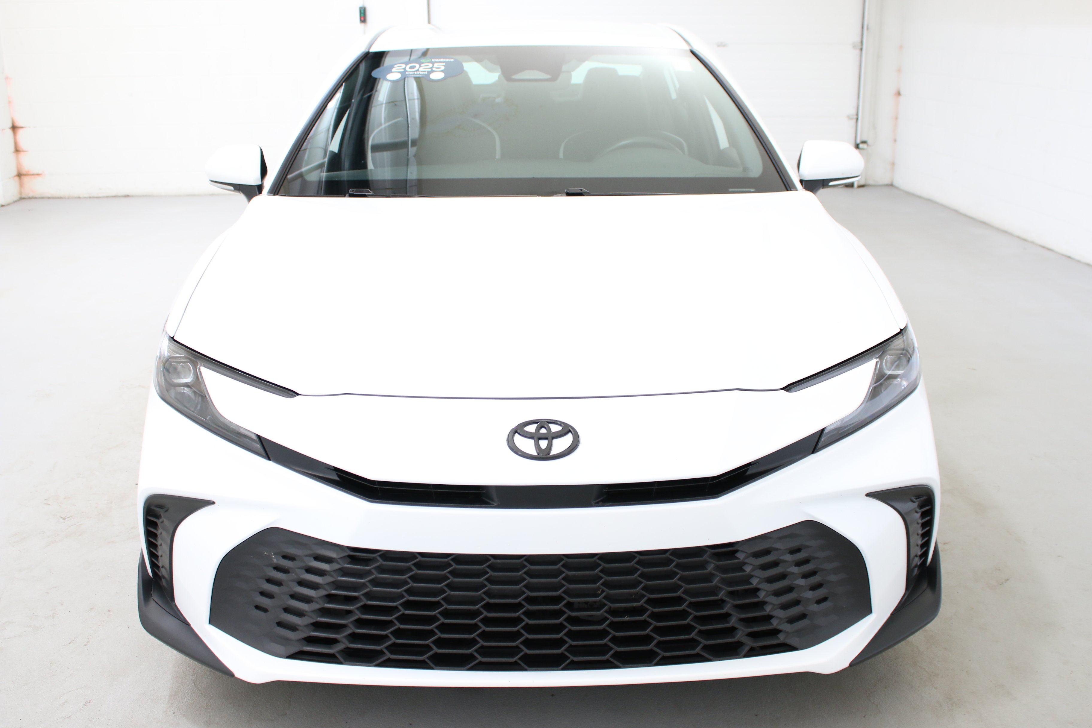 Used 2025 Toyota Camry SE w/ Convenience Package FWD image 10