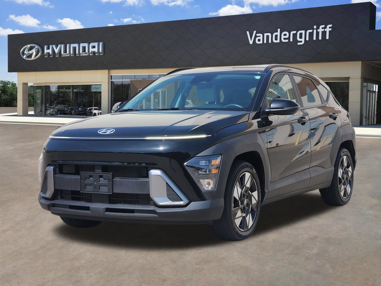 Used 2025 Hyundai Kona SEL FWD image 2