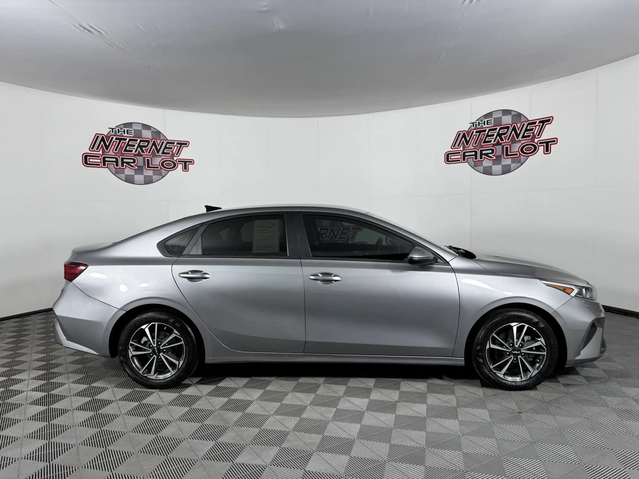 Used 2023 Kia Forte LXS w/ LXS Technology Package FWD image 8