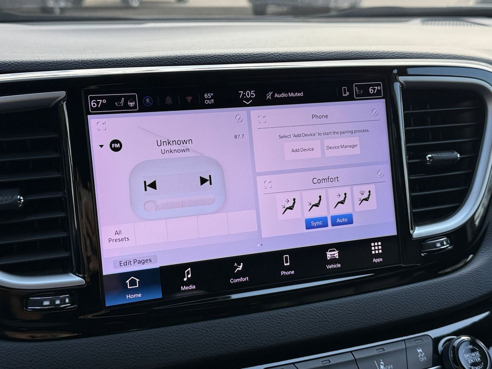 Used 2025 Chrysler Pacifica Select image 22