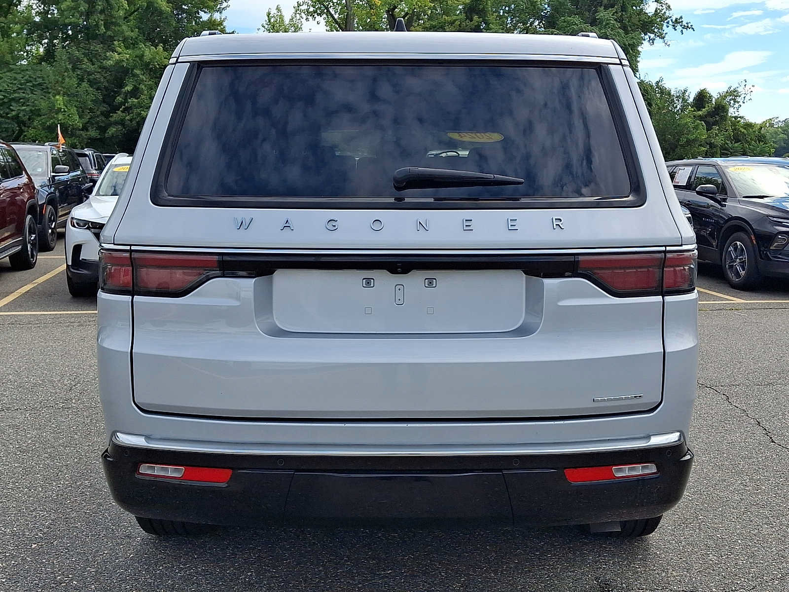 Certified 2024 Jeep Wagoneer Series II w/ Flexible Seating Group AWD/4WD image 5
