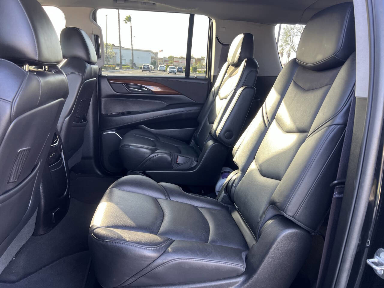 Used 2017 Cadillac Escalade ESV Luxury image 27