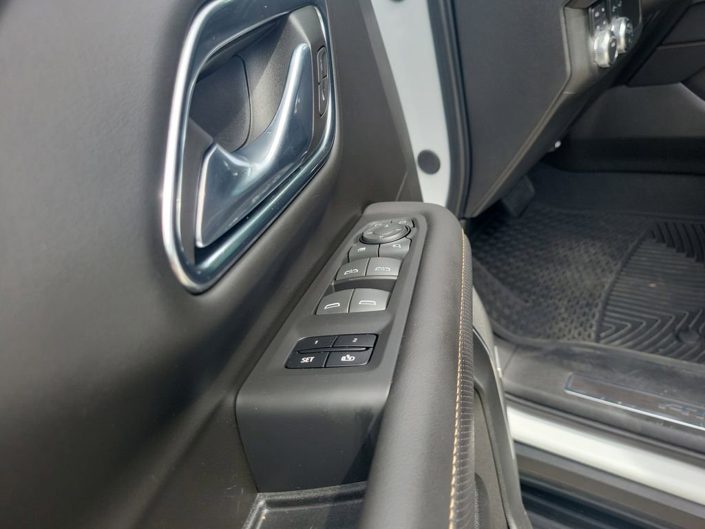 Used 2024 GMC Yukon AT4 AWD/4WD image 12