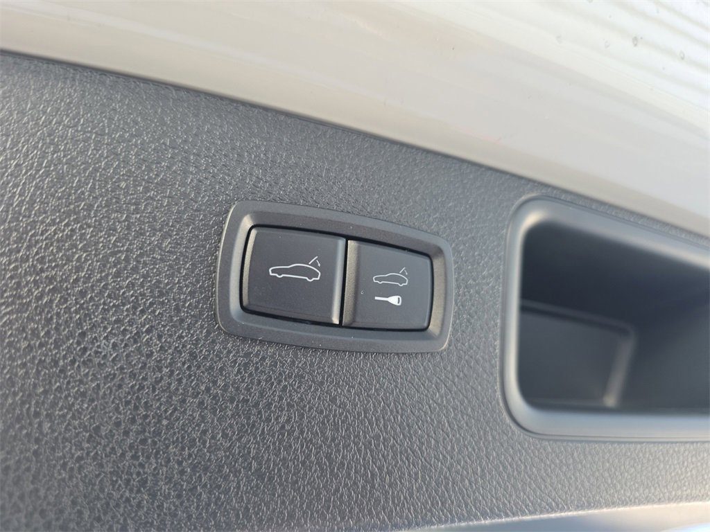 Certified 2022 Porsche Macan image 18