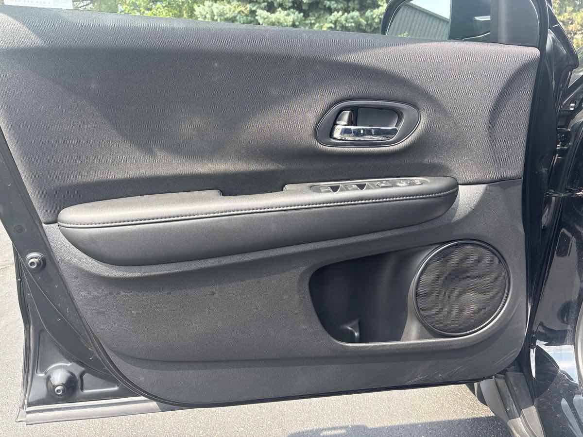 Used 2022 Honda HR-V LX image 12
