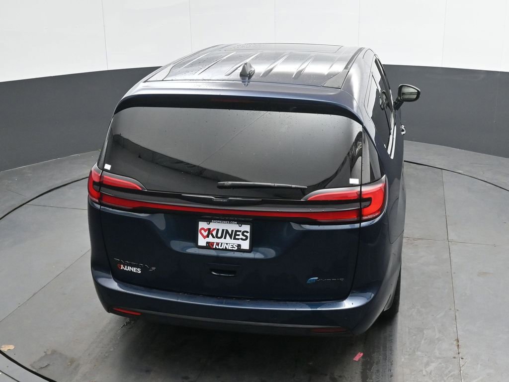 Used 2023 Chrysler Pacifica Limited w/ S Appearance Package FWD image 28