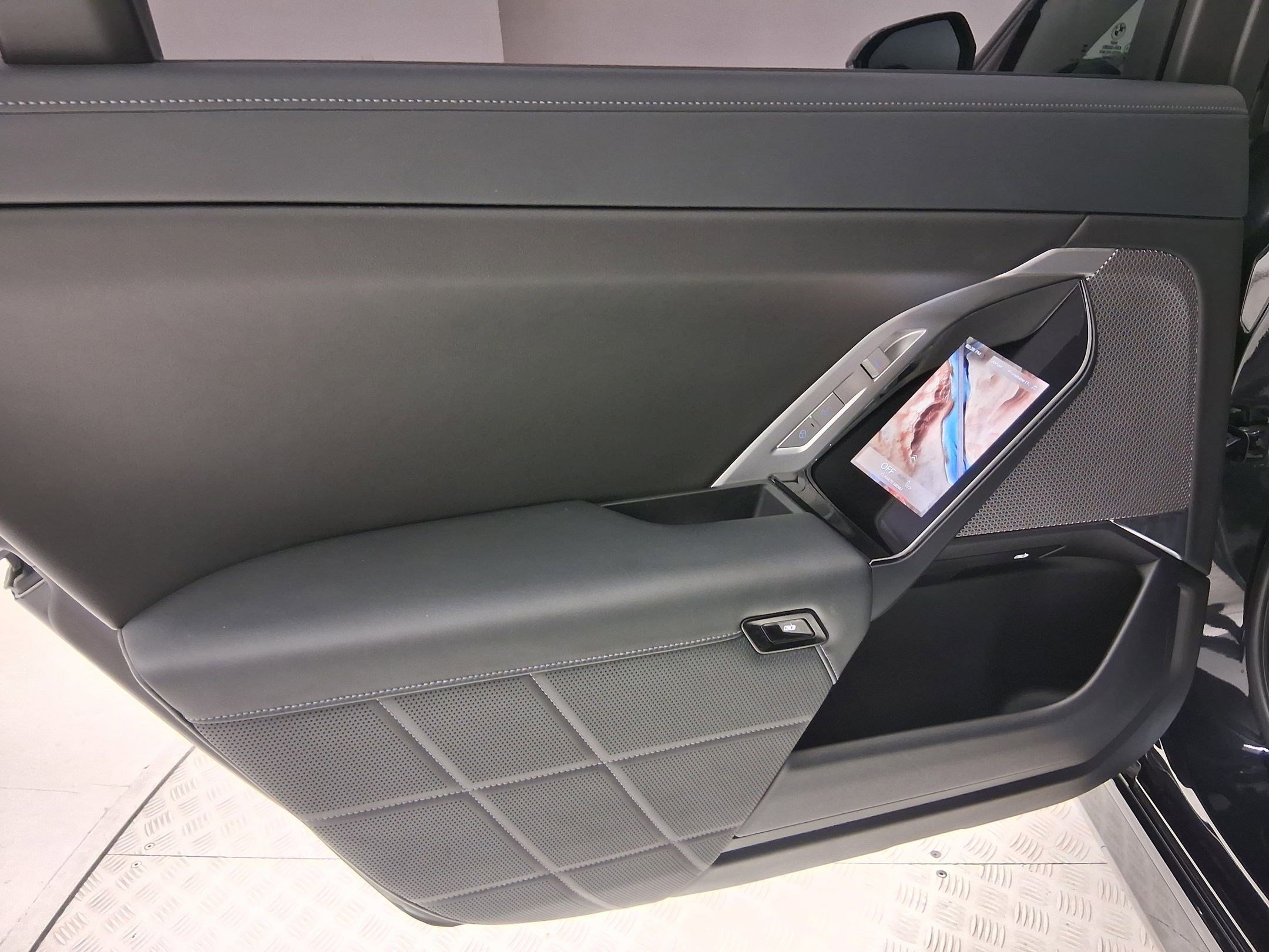 Certified 2024 BMW 760i xDrive image 27